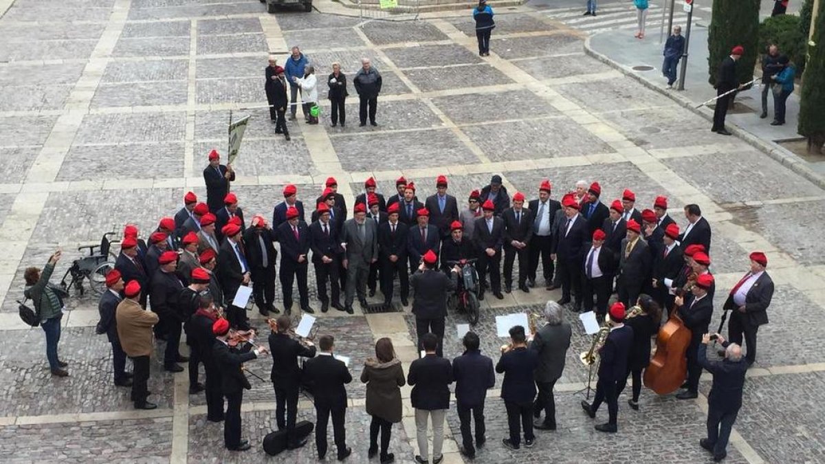 Recital del cor de caramelles de la Germandat de Sant Sebastià, ahir a la capital de l’Alt Urgell.