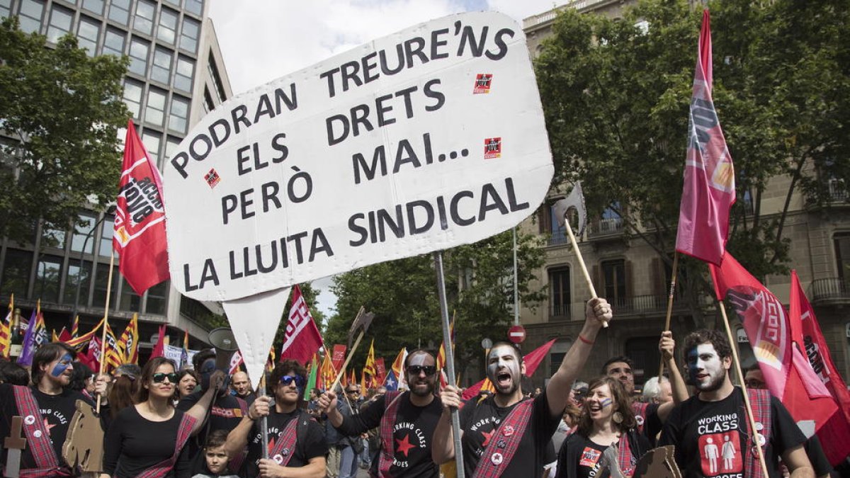 Un grupo de manifestantes que participó en la reivindicación por el Primero de Mayo ayer en Barcelona.