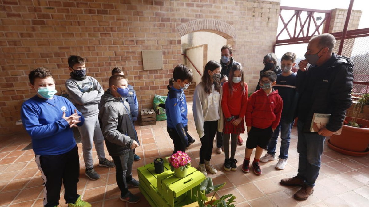 L’alcalde, Miquel Pueyo, va visitar ahir l’escola Antoni Bergós, situada a la partida de Butsènit.