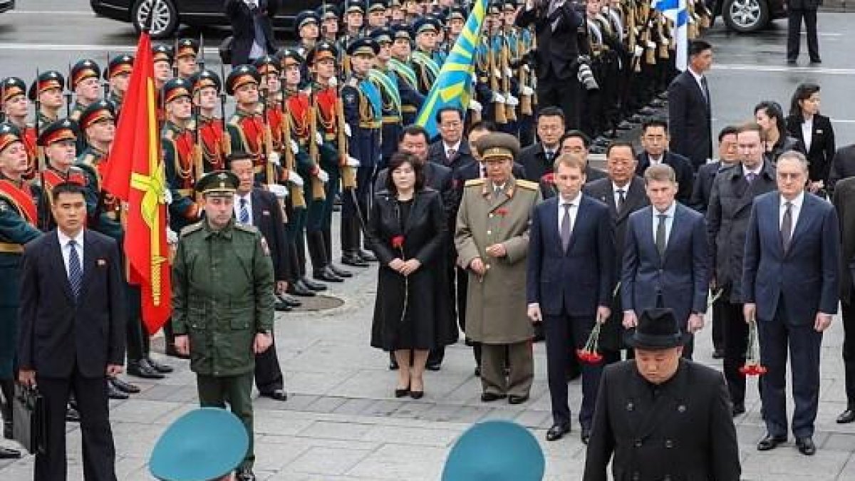 El líder nord-coreà va assistir a una ofrena al soldat desconegut.