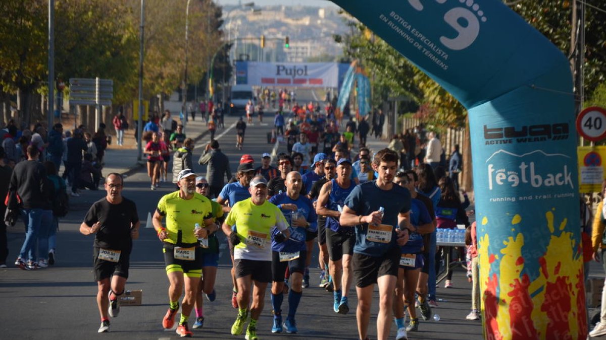 Un moment de la Mitja Marató de Mollerussa, que va tornar a celebrar-se ahir després de suspendre’s l’any passat