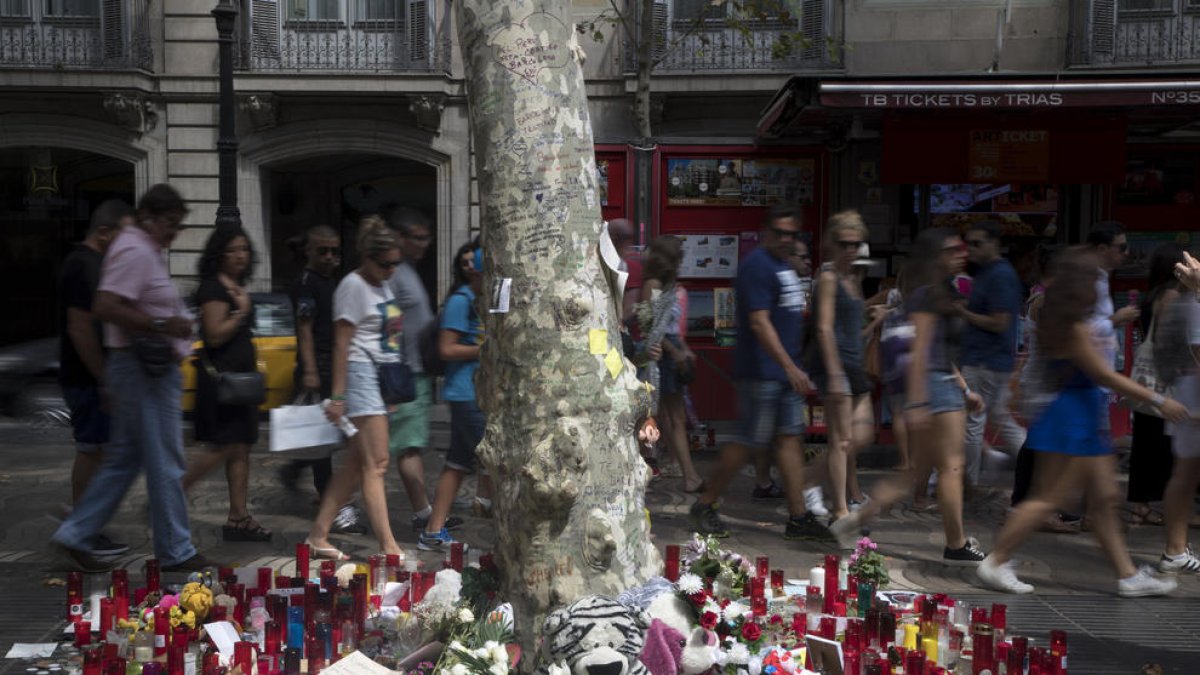 Imagen de archivo del recuerdo a las víctimas en Barcelona.