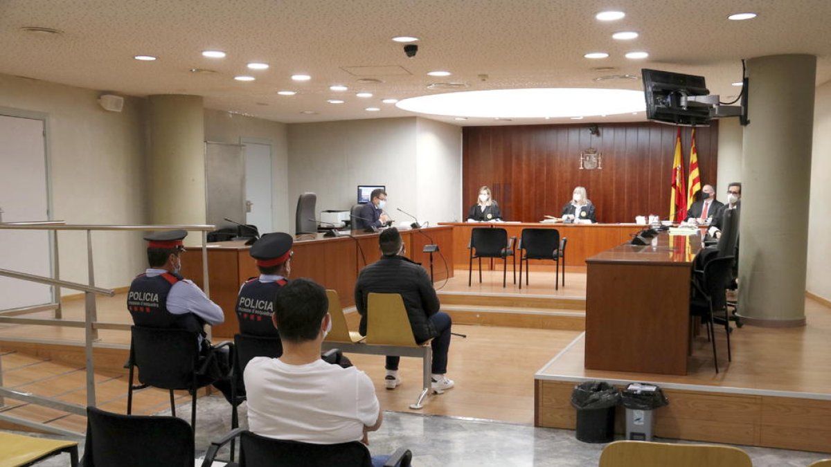 El acusado de violar a una mujer en Lleida en el 2017 dice que las relaciones fueron consentidas y ella lo niega