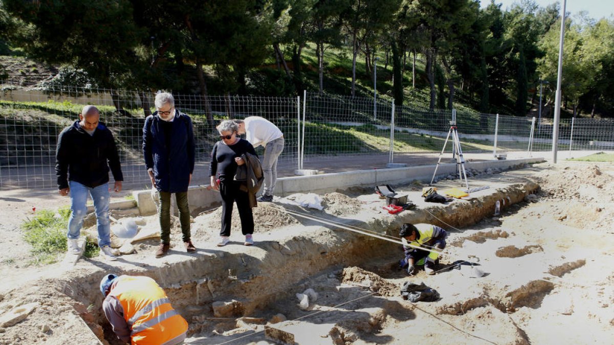 El alcalde accidental, Fèlix Larrosa, visitó ayer las obras.