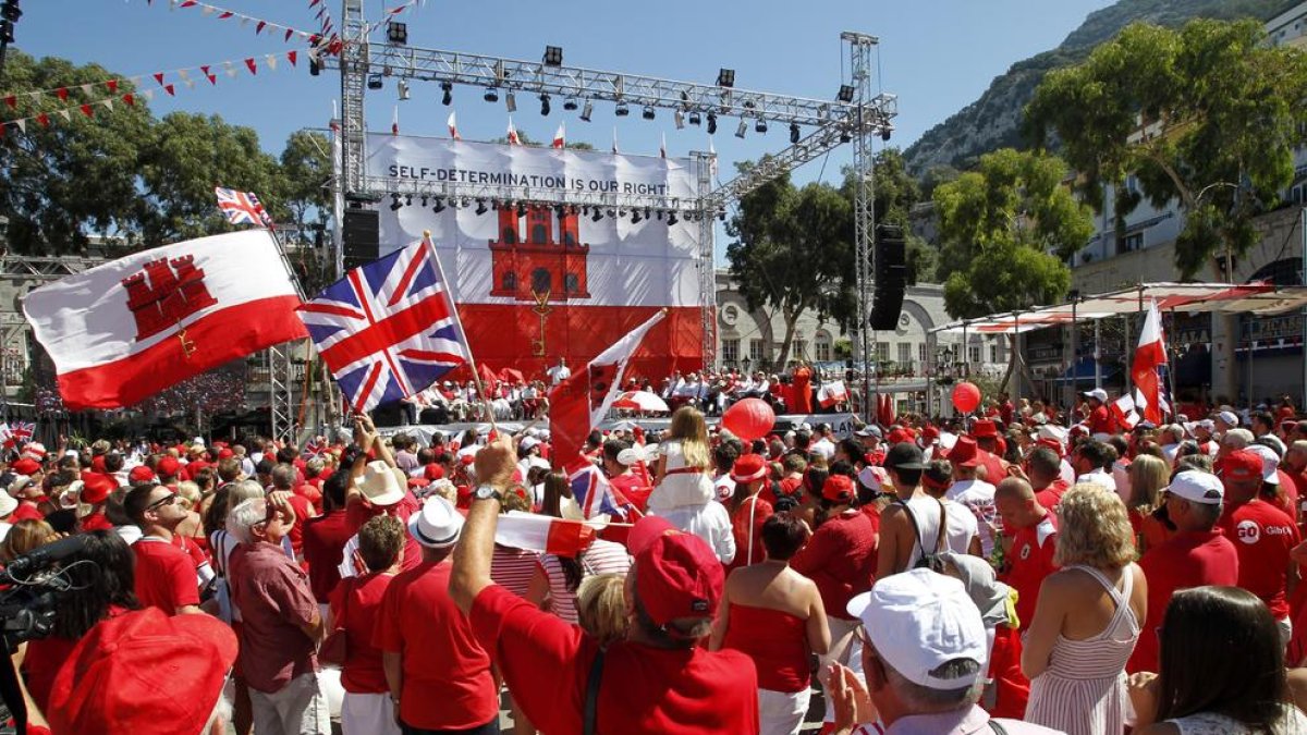 May celebra el referéndum en el que Gibraltar votó ser británico