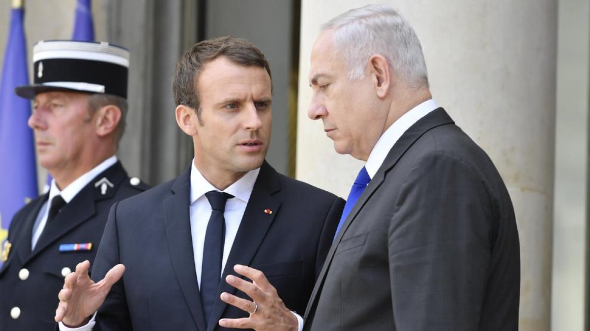 Emmanuel Macron conversa amb Benjamin Netanyahu.