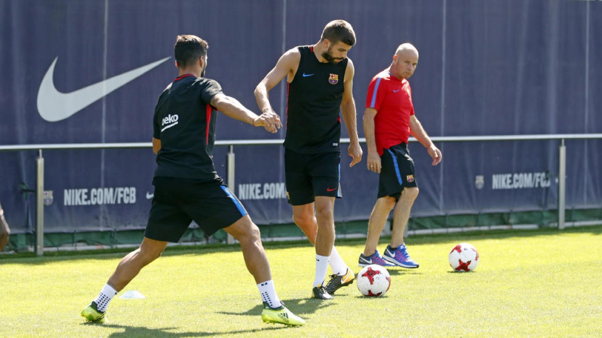 Piqué marcó el primer tanto para el Madrid en el Camp Nou tras introducir el balón en su portería.