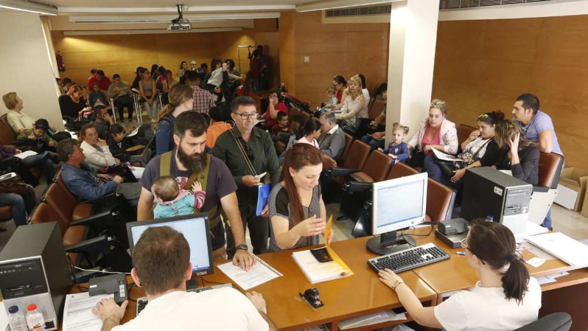 Divendres, últim dia per demanar els ajuts, es van registrar cues.