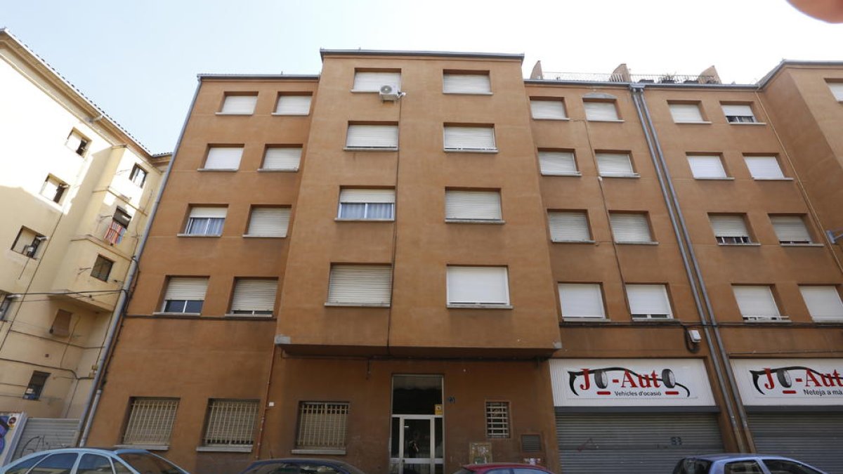 Dos de los tres pisos a la venta en Lleida se ubican en este inmueble de la Mariola. 