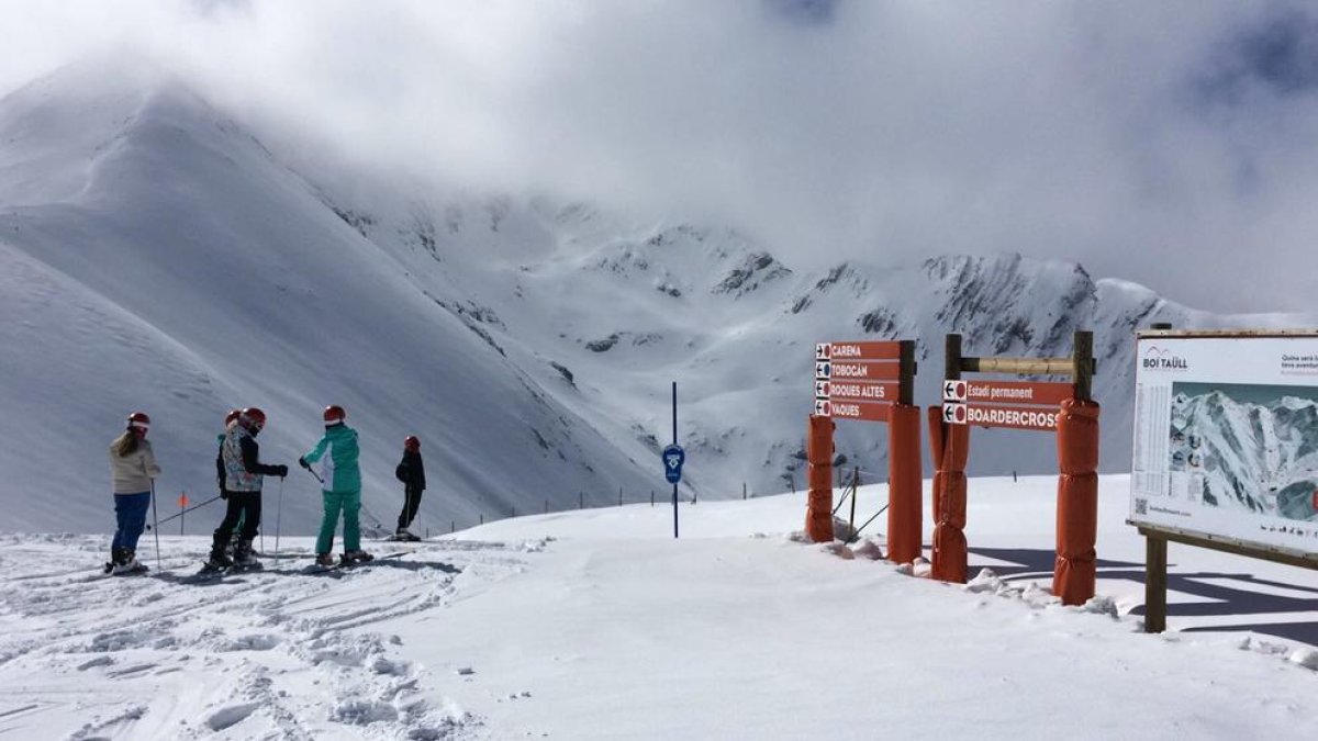 Les pistes de l’estació de Boí-Taüll, a l’Alta Ribagorça, després de la nevada d’ahir.