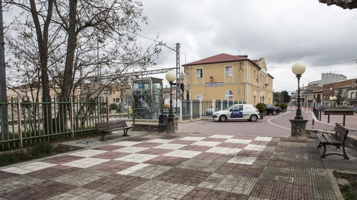 La zona de l’estació del tren on es farà el pàrquing.