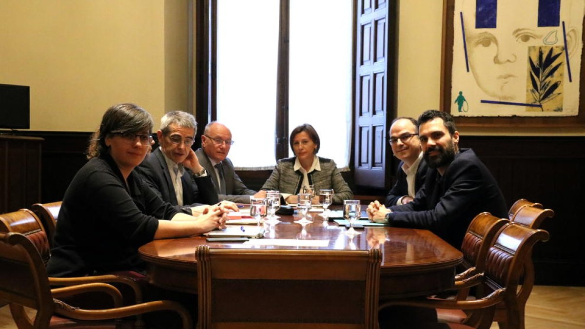 Carme Forcadell, Jordi Turull, Roger Torrent y la leridana Mireia Boya.