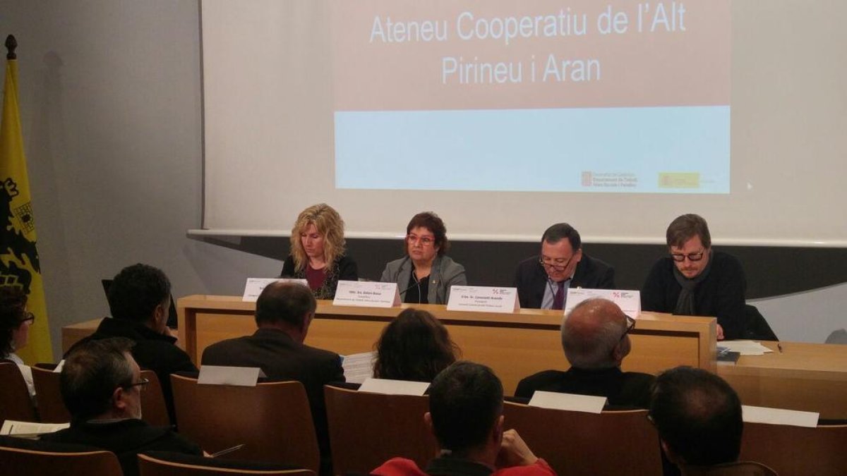 Las autoridades durante la presentación del nuevo espacio.