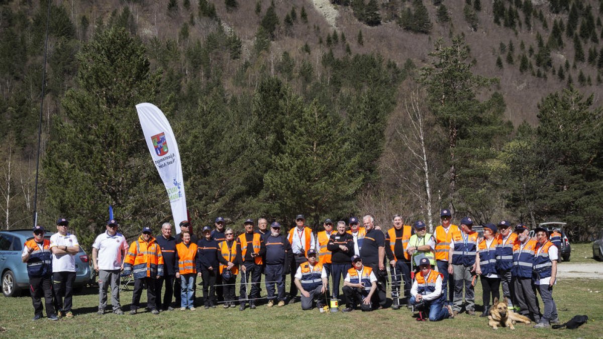 Participantes de la jornada ‘Radioaficionats d’emergències de França, Andorra i Lleida’ en Salardú.