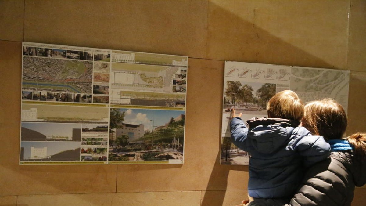 Els projectes finalistes de la plaça Josep Prenafeta estan exposats a l’Auditori.