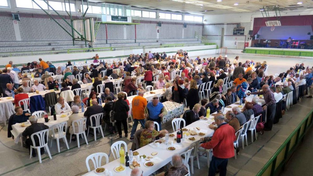 La Bordeta tanca la setmana cultural amb un dinar multitudinari