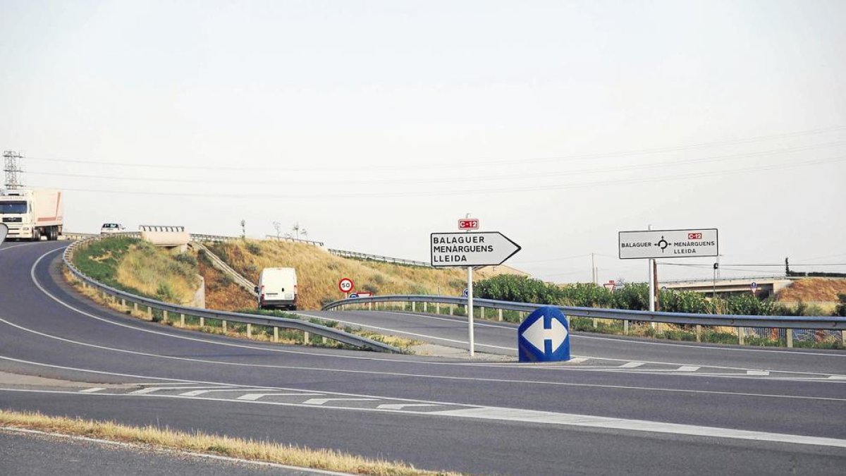 La ronda sortirà de la rotonda sud entre la C-12 i la cruïlla amb la C-26, la carretera d’Alfarràs.