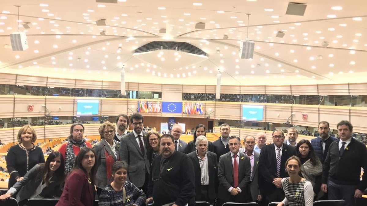 Los alcaldes del Alt Urgell muestran su apoyo al Govern cesado en Bruselas
