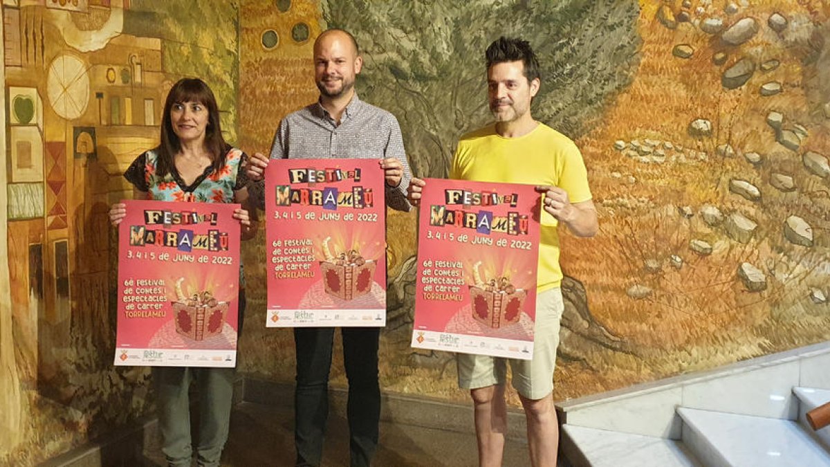 La regidora Dolors Vilanova, el diputat Jordi Verdú, i el director del festival, Pere Pàmpols.