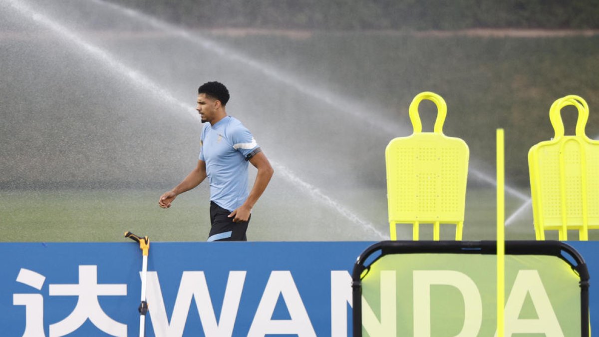 Ronald Araujo torna a Barcelona i podria entrenar-se dilluns vinent