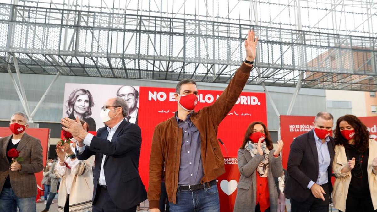 Pedro Sánchez participó en un mitin con el candidato socialista.