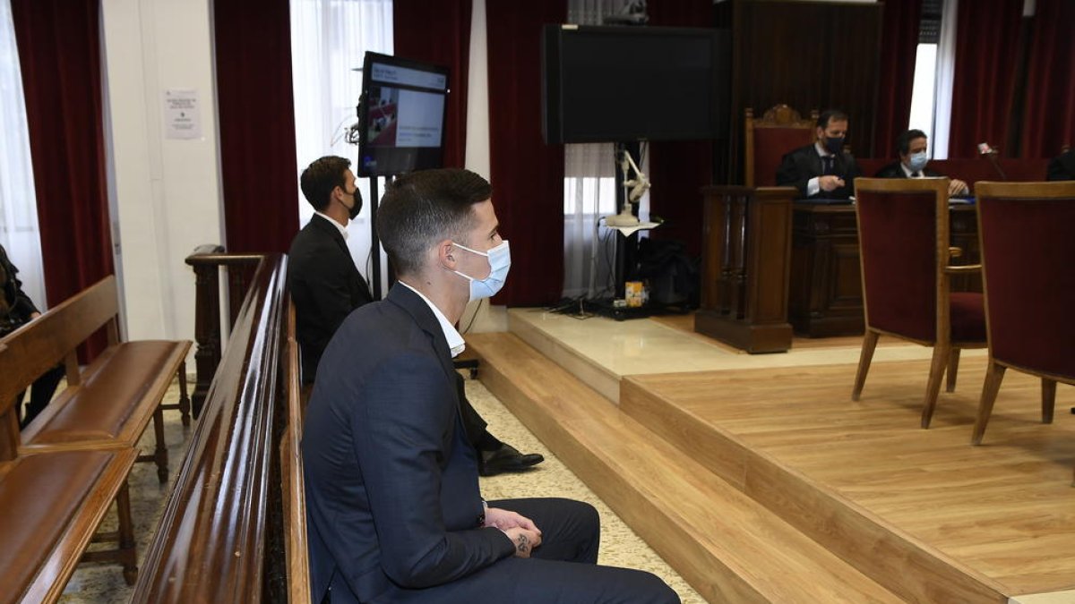 El futbolista del Celta Santi Mina condenado a 4 años de cárcel por abuso sexual