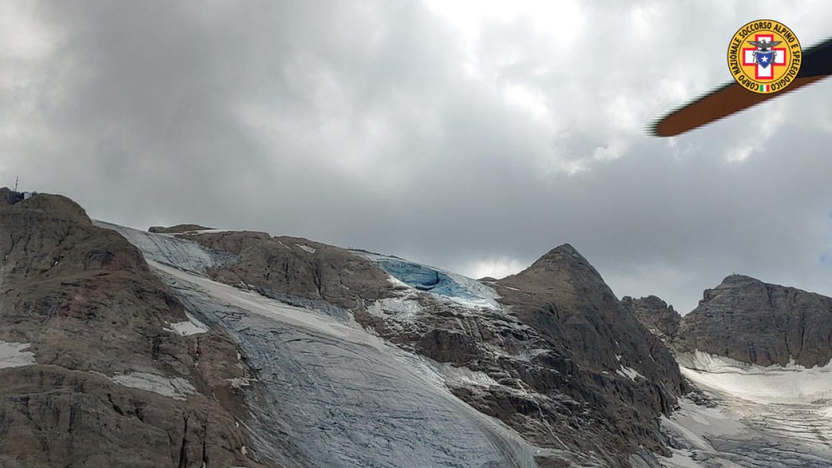 Seis personas han muerto, nueve están heridas y al menos veinte desaparecidas tras el desprendimiento de un parte del glaciar de la Marmolada, en los Dolomitas