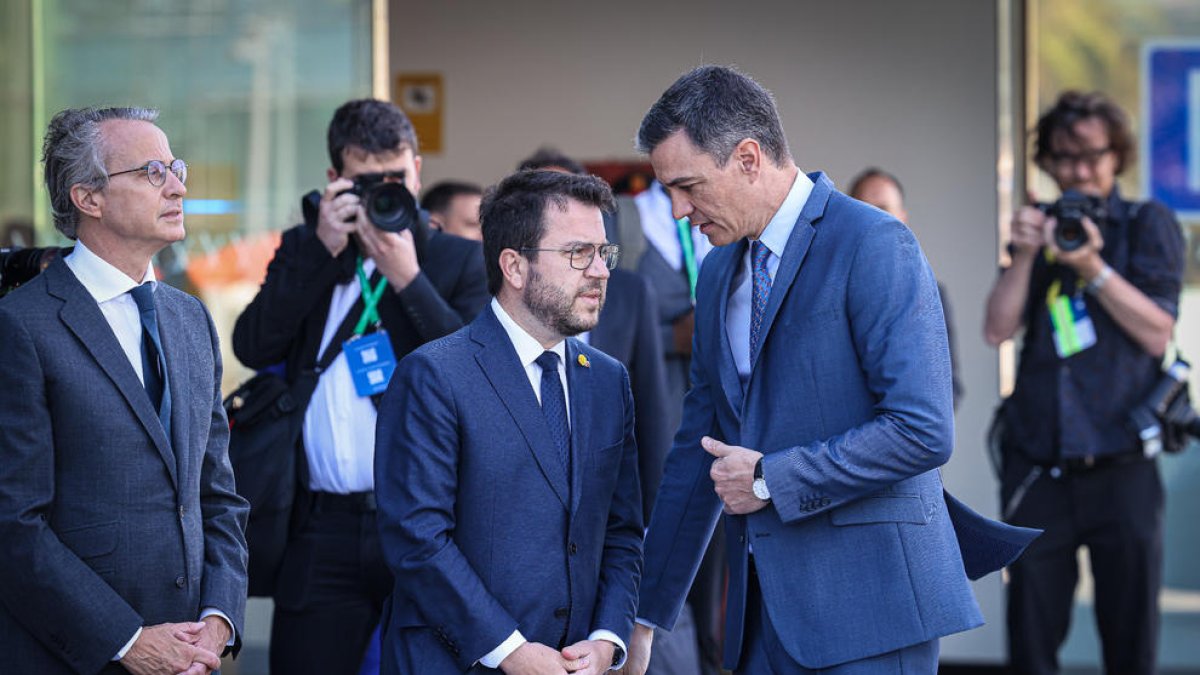 Aragonès i Sánchez van conversar un moment a la reunió anual del Cercle d’Economia.