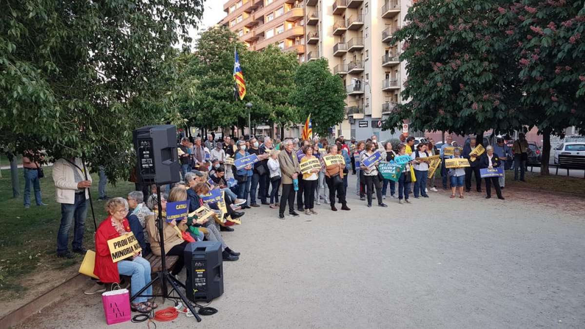 Concentració ahir dels Cantaires de Ponent a la plaça Europa.