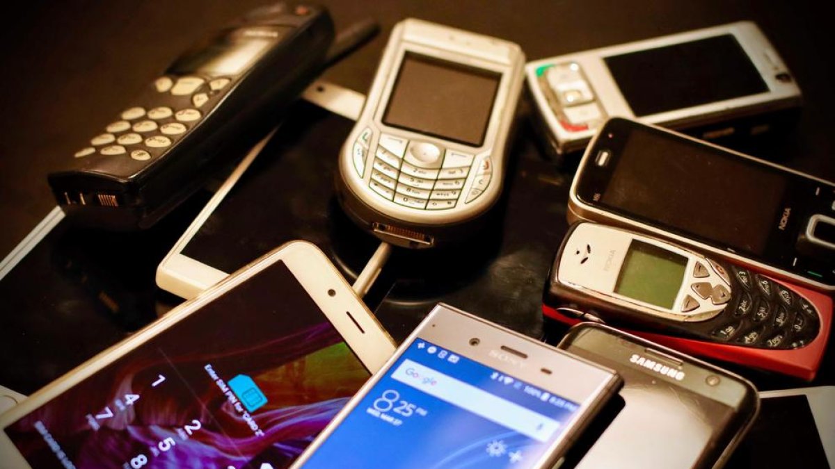 A les cases espanyoles es guarden més de 45 milions de mòbils obsolets.