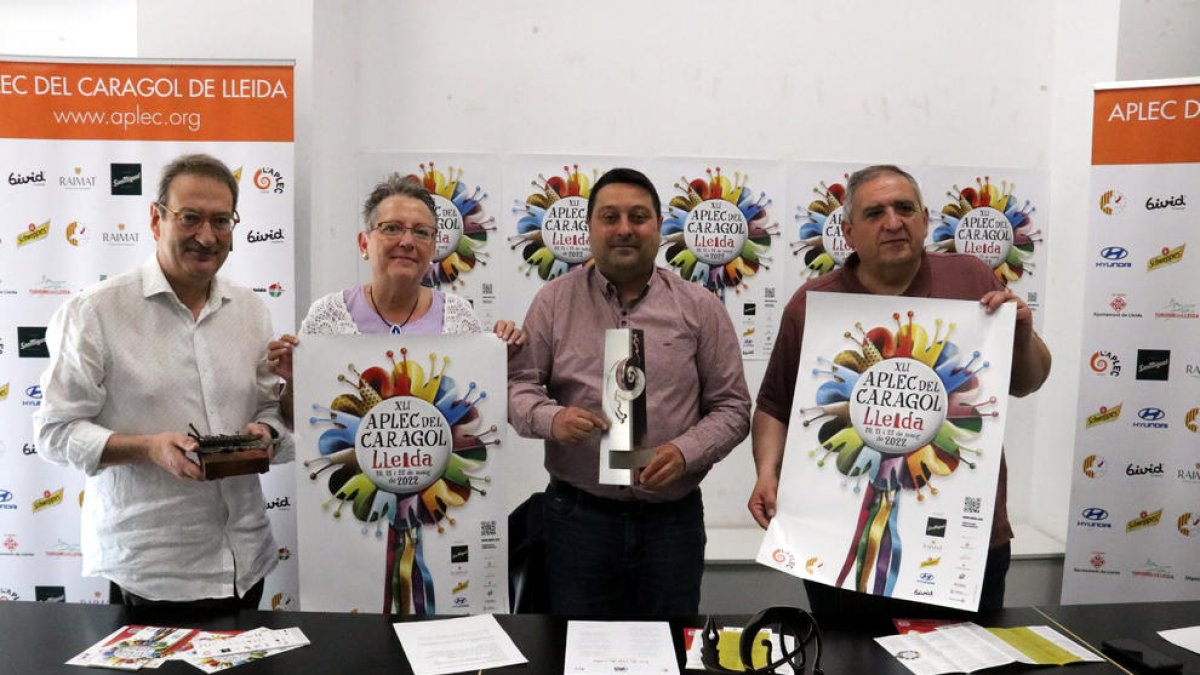 El presidente de la Fecoll, Ferran Perdrix, con otros miembros de la entidad, en la presentación de la 41.ª edición del Aplec del Caragol.