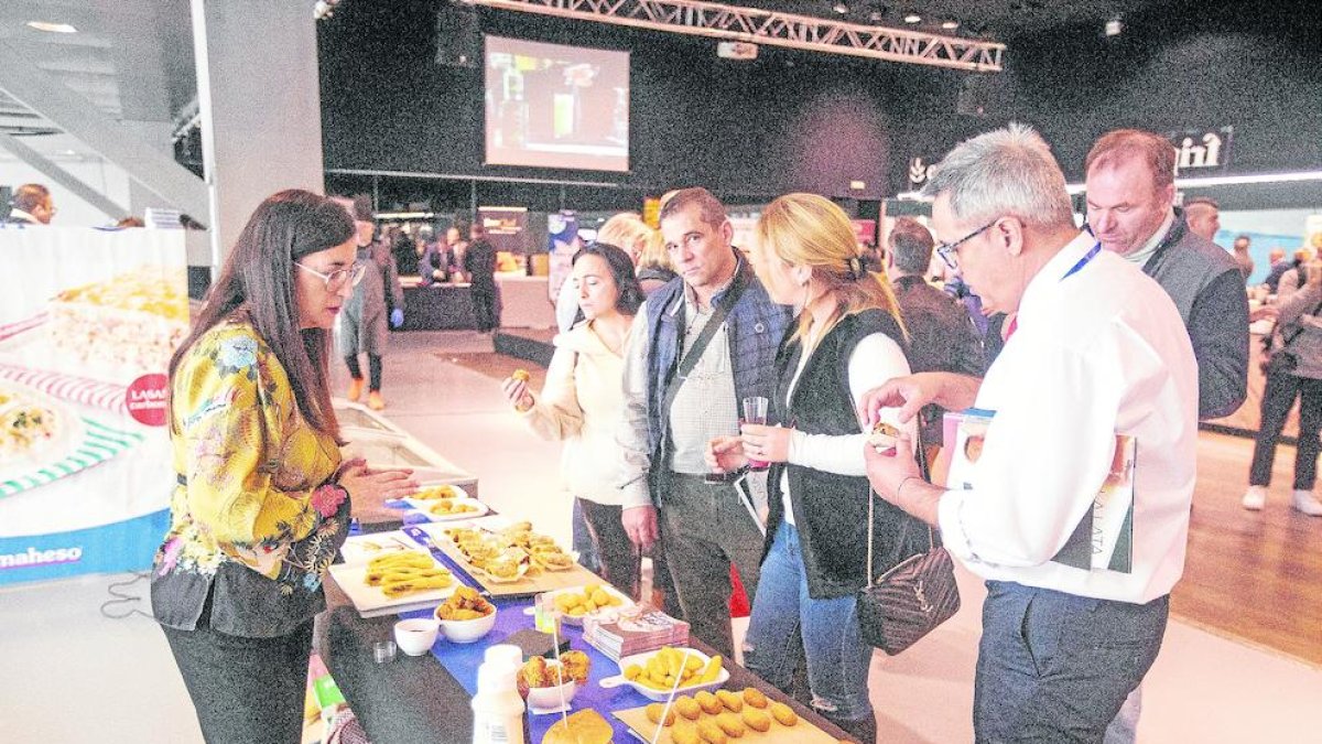 En la feria Horeca Borràs se pueden degustar todo tipo de alimentos en una decena de estands. 