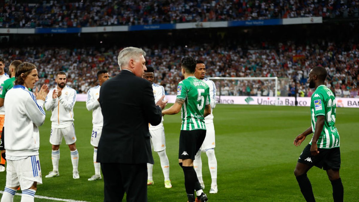 El campeón de Liga y el de Copa se hicieron mútuamente el pasillo.