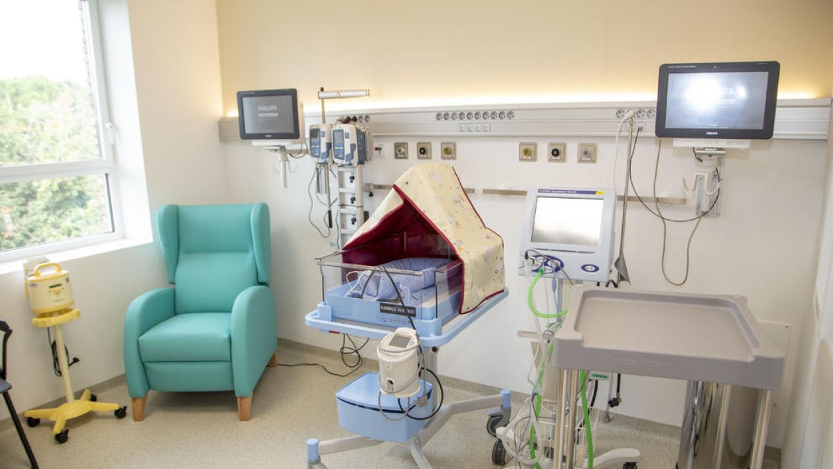 Imatge d’una de les habitacions de l’UCI neonatal de l’Arnau.