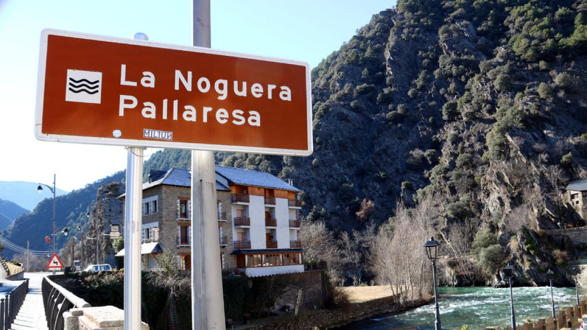 El río Noguera Pallaresa a su paso por el municipio de Llavorsí. 