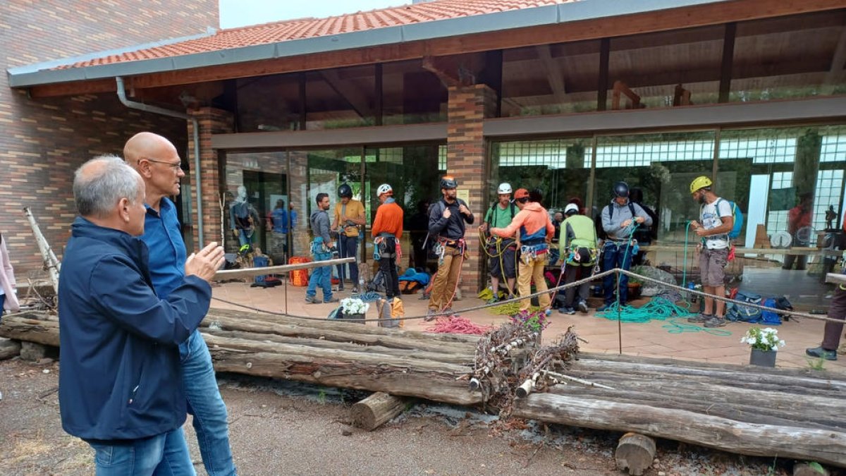 Romeva, durant la visita al centre del Pallars Jussà.