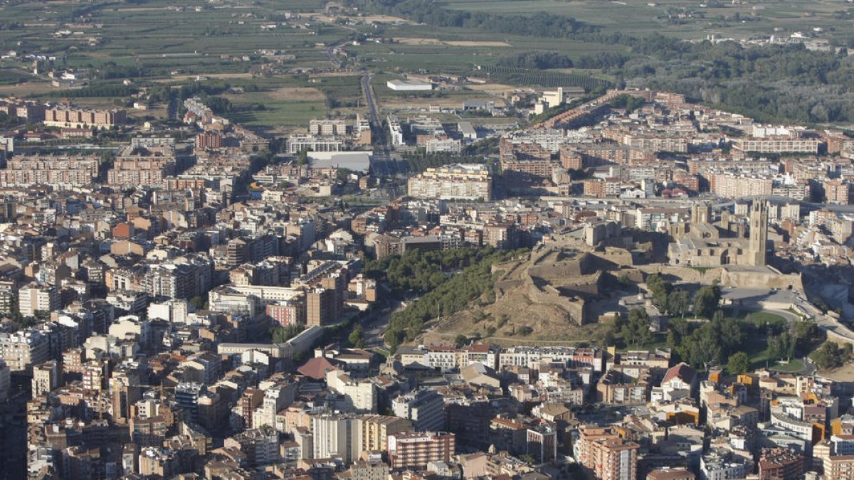 Imatge aèria de part de la ciutat de Lleida.