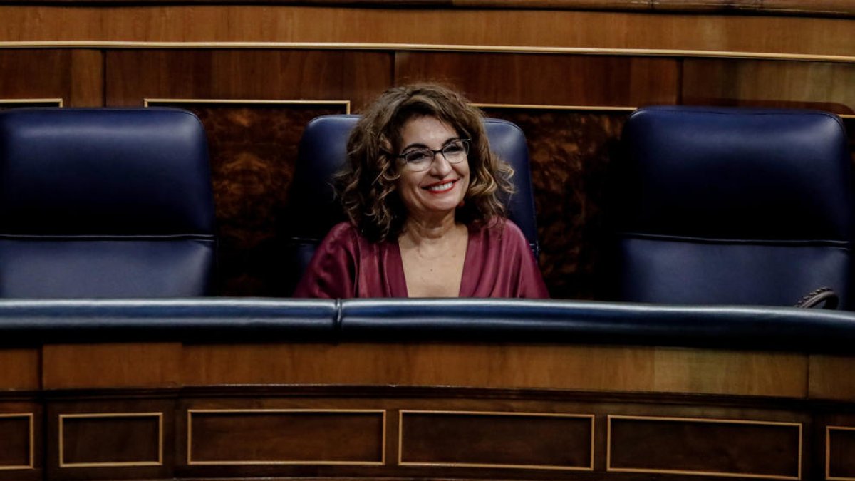 La ministra de Hacienda y Función Pública, María Jesús Montero, durante la sesión plenaria en el Congreso.