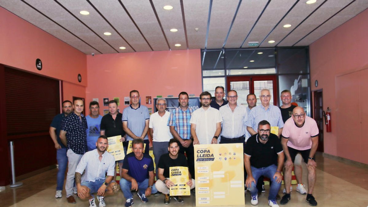 Els representants dels clubs i de la Federació, a l’acte celebrat ahir a Artesa de Segre.