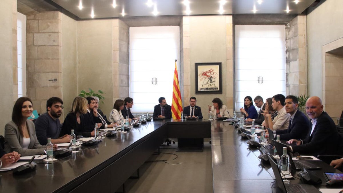 La cimera de l’aigua va reunir Govern i representants de tots els partits tret de Vox.