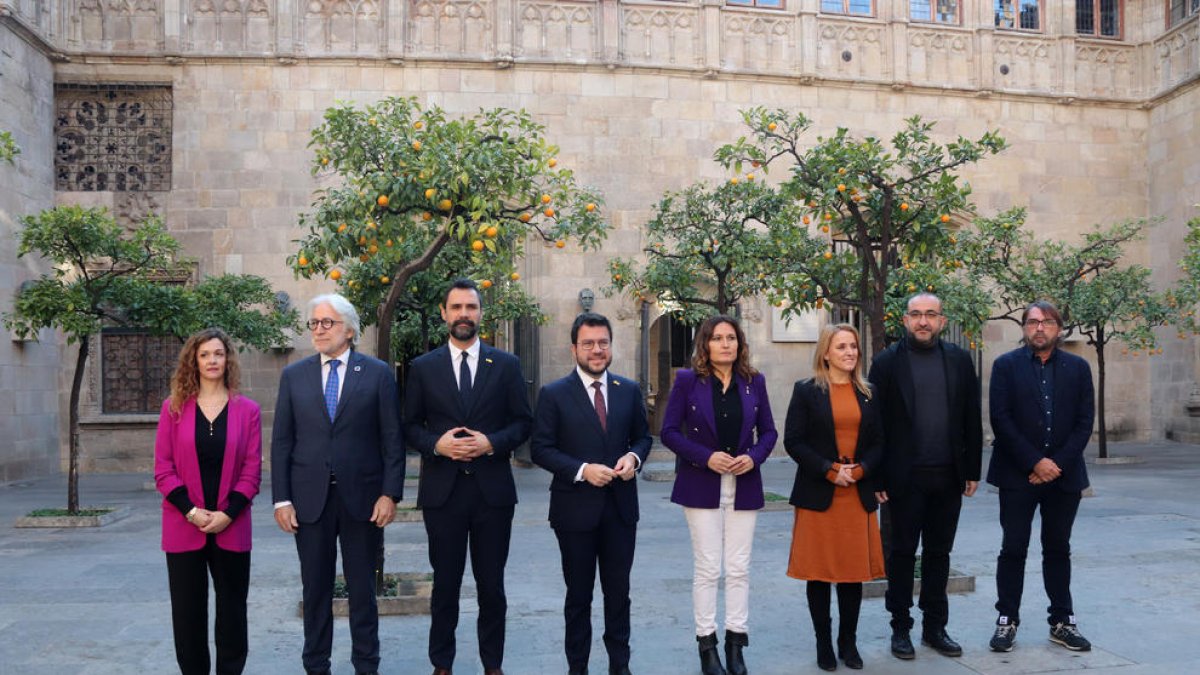 Els membres del Consell del Diàleg Social, en el qual va participar ahir Pere Aragonès.
