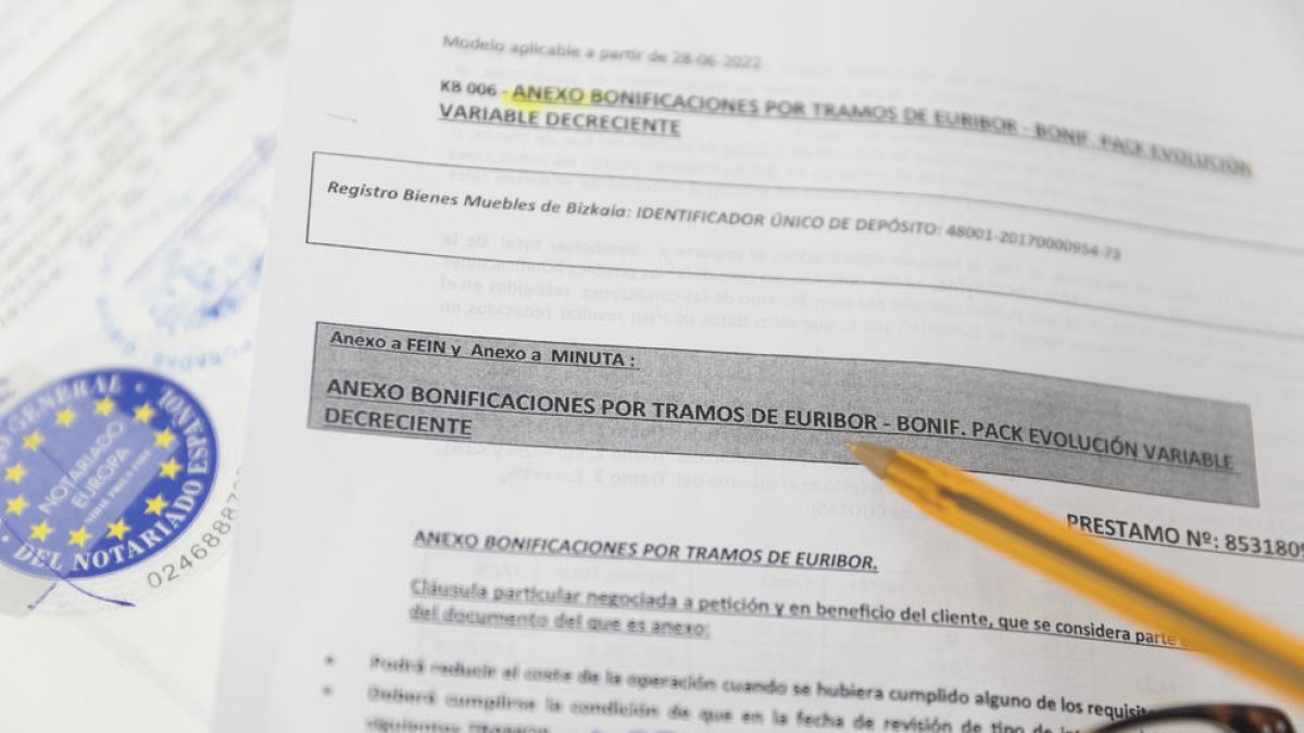 Documentació per a la firma d’una hipoteca variable.