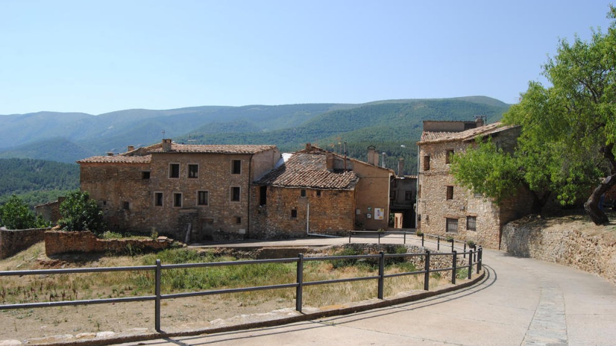 Vista del núcleo de Sant Esteve de la Sarga, en el Pallars Jussà y junto al Montsec.