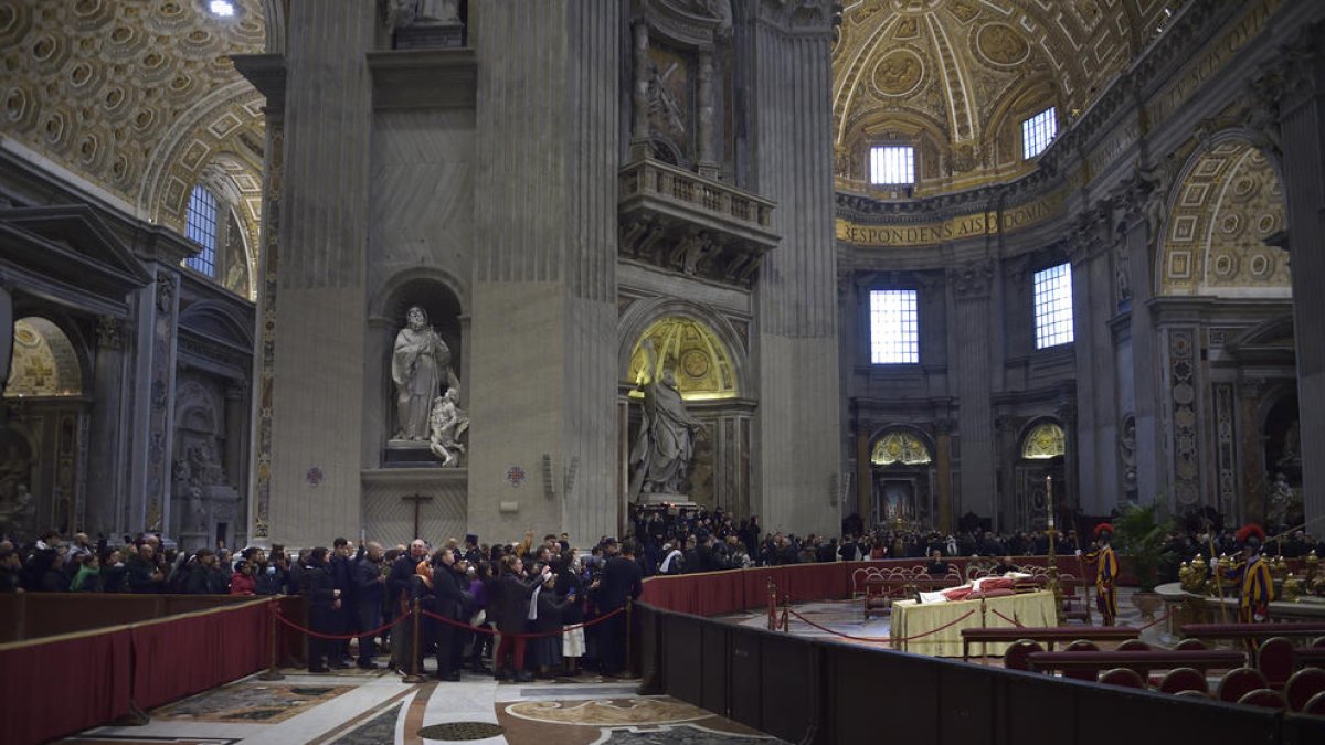 La capilla ardiente de Benedicto XVI.