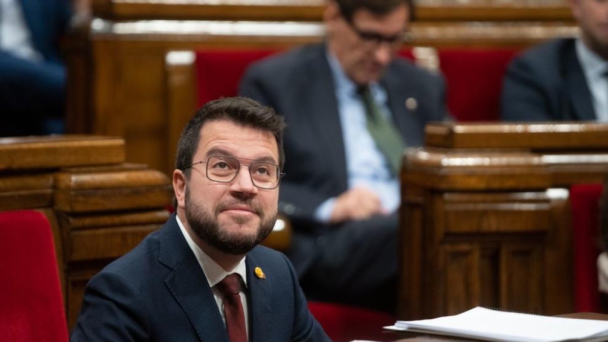 El president de la Generalitat, Pere Aragonès, durant una sessió plenària al Parlament.