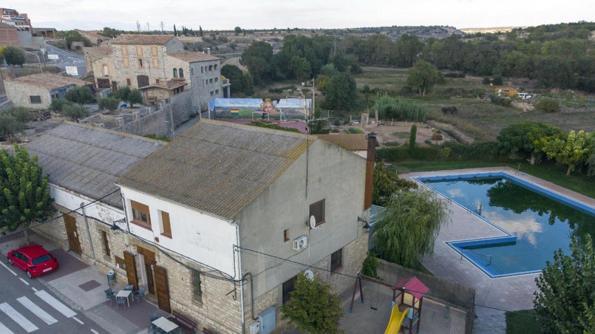 L’edifici municipal que acull serveis de Tarroja.