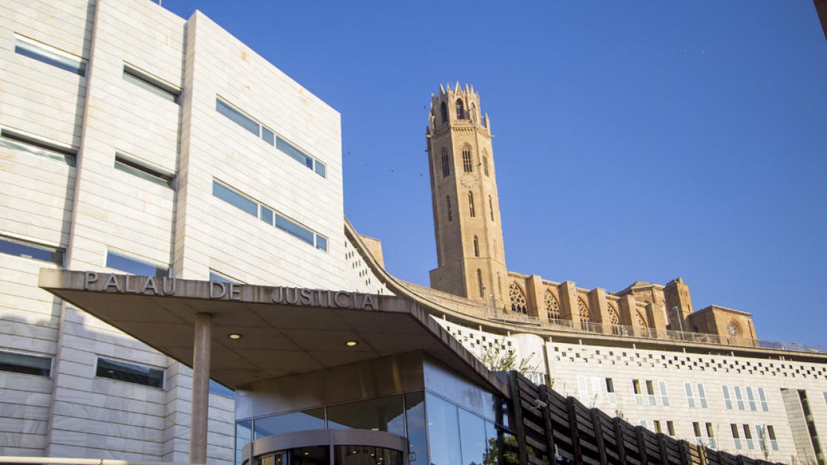 Vista de l’entrada a l’Audiència Provincial de Lleida.