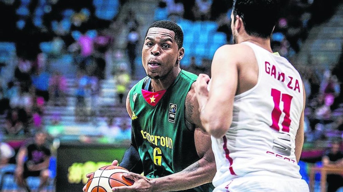 Mbala, un dels jugadors destacats del Cáceres.