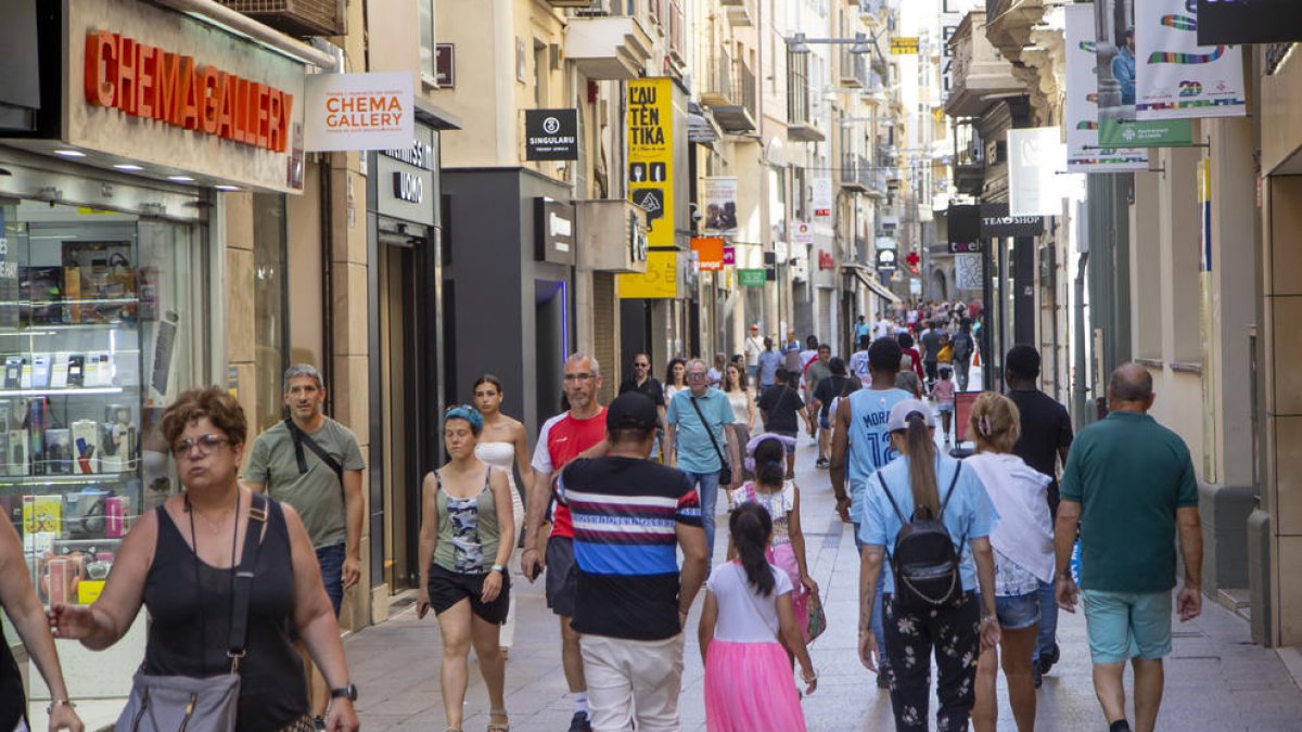 Aspecte de l’Eix Comercial ahir a primera hora de la tarda.