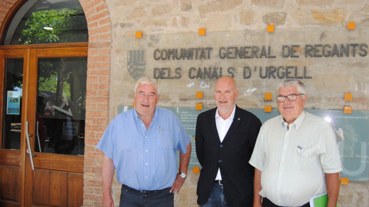 David Mascort entre el president de l’Urgell, Amadeu Ros, i el del Segarra-Garrigues, Josep Maria Jové.